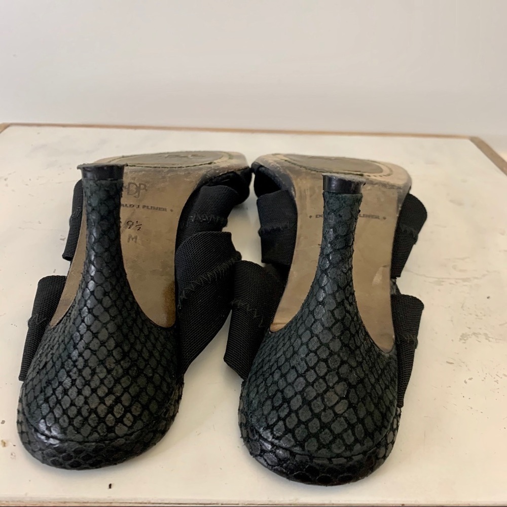 Donald J. Pliner Vintage Whimsygoth Y2K Black Snake Print 3 knot Block heels 9.5 - Picture 6 of 8